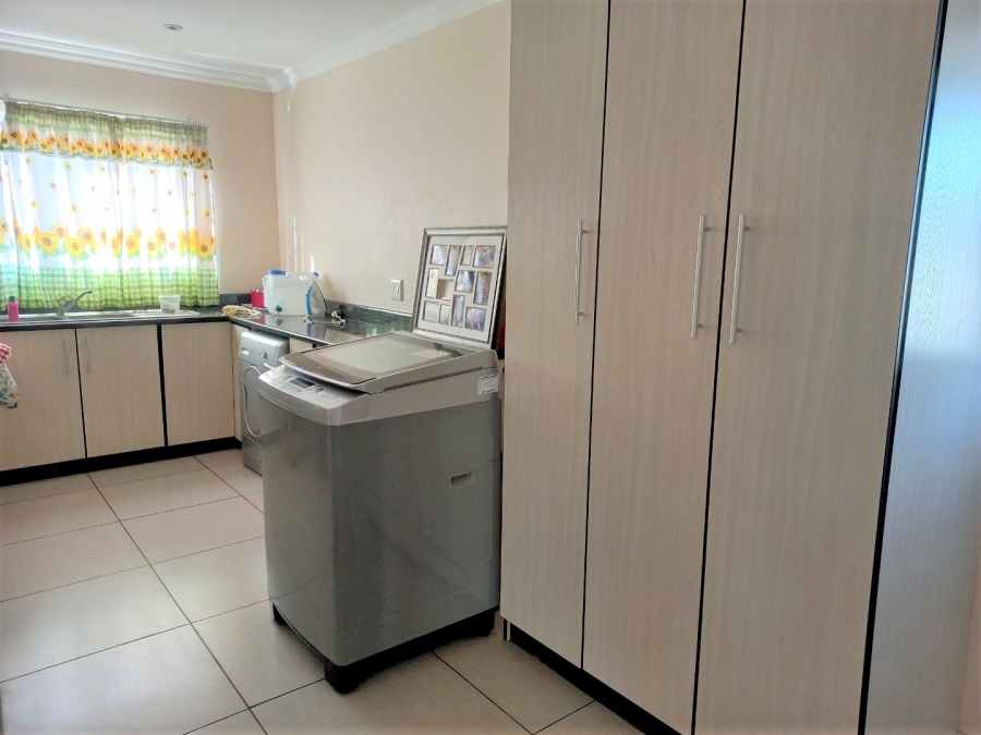 To Let 4 Bedroom Property for Rent in Kidds Beach Eastern Cape